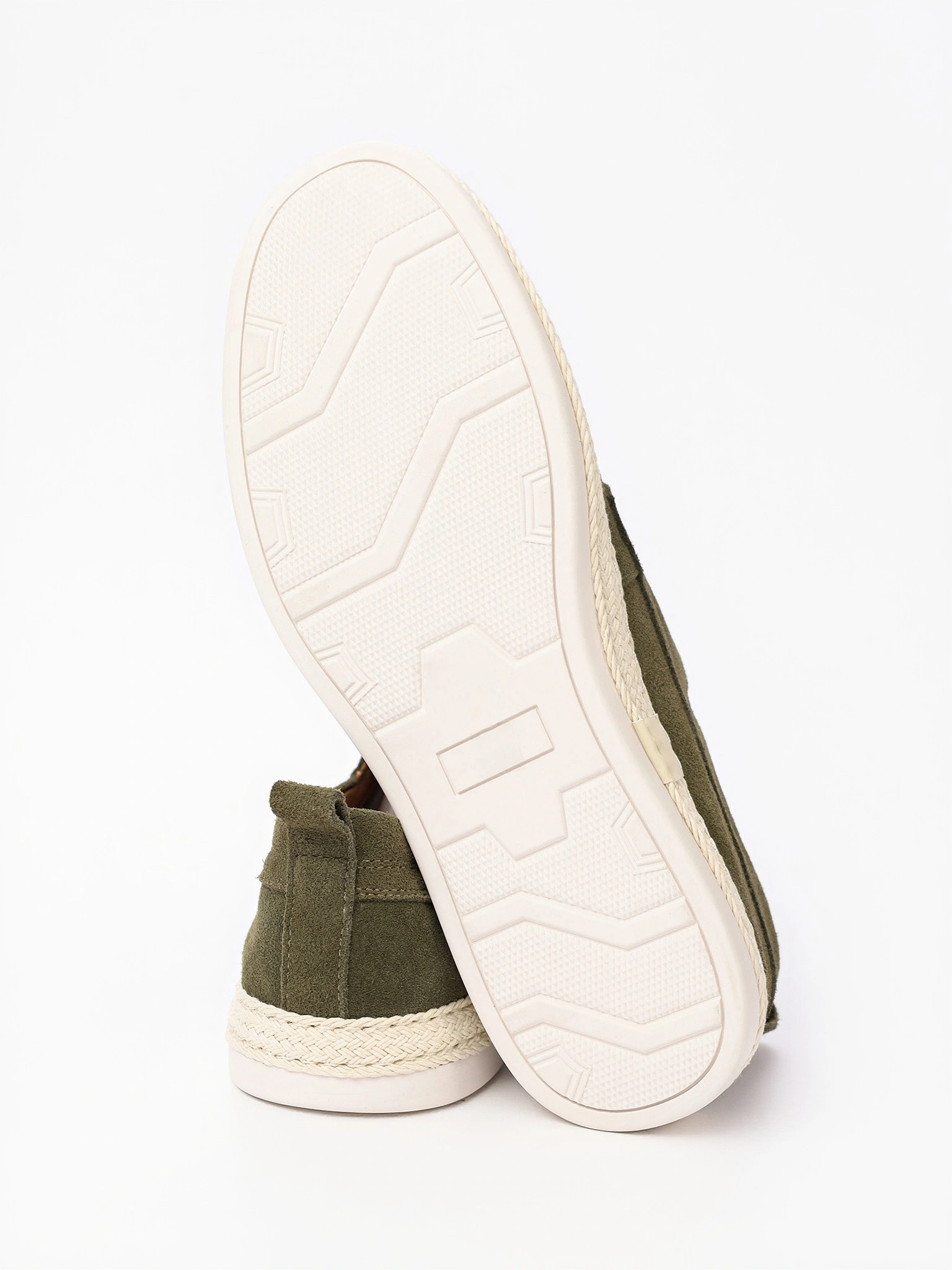 Мокасины зеленого цвета на низкой подошве